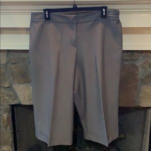 Cato Woman 22W Gray Capris🌹